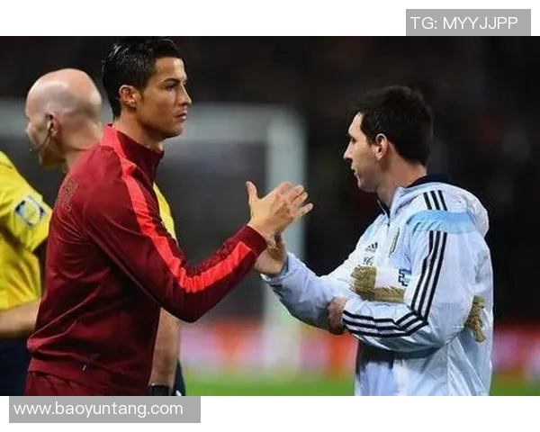 足球明星踢球时的精彩瞬间与摆手互动视频合集让你感受足球魅力与激情 足球明星踢球时的精彩瞬间与摆手互动视频合集让你感受足球魅力与激情